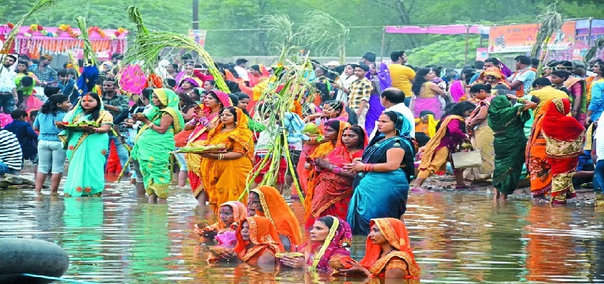 CHHATH PUJA 2021: कब कैसे हुई महापर्व छठ की शुरुआत, क्या है इसकी पौराणिक कथा और महत्व
