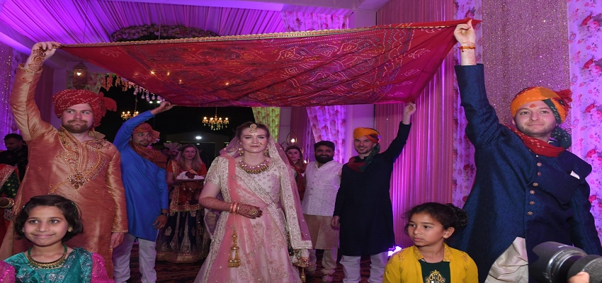Rajasthan: देशी अंदाज में विदेशी दुल्हन, हिन्दू रीति रिवाज से की शादी