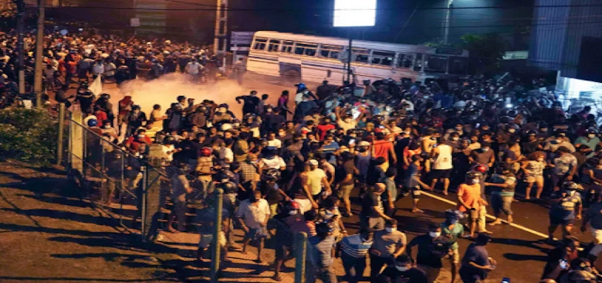 तंगहाली, बेबसी, अराजकता... श्रीलंका की हालत बद से बदतर