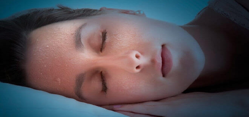 Health tips: अगर आपको भी सोते समय आता है पसीना, तो हो सकती है ये बीमारियां