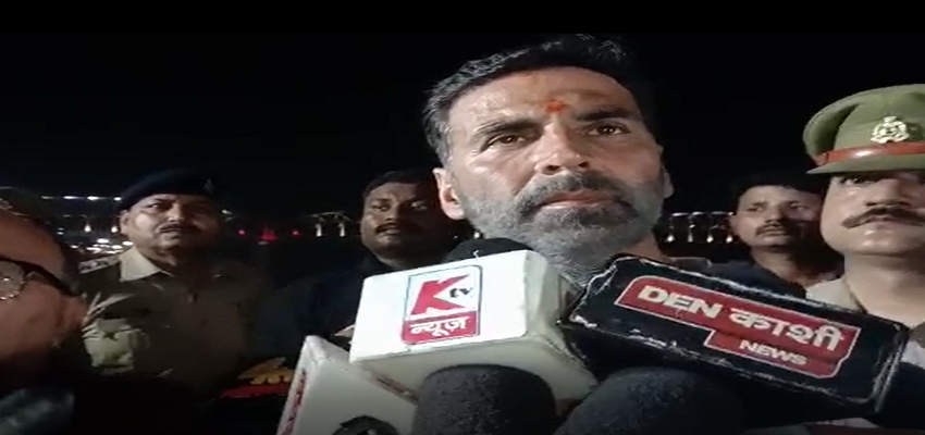 अक्षय कुमार ने वाराणसी में सम्राट पृथ्वीराज के ध्वज के साथ की मां गंगा की पूजा