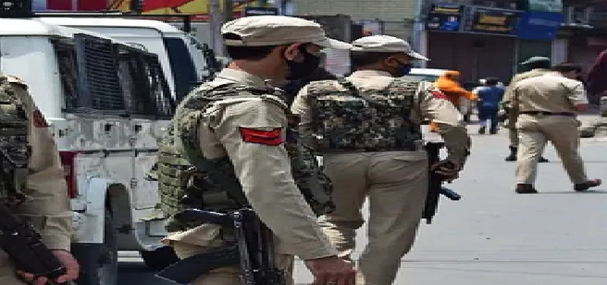 कश्मीर में आतंकियों ने पुलिसकर्मी को बनाया निशाना, एक सब इंस्पेक्टर को गोलियों से किया छल्ली