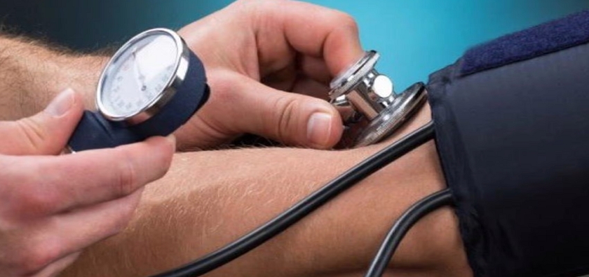 HEALTH TIPS: हर घर की बीमारी है ब्लड प्रेशर, BP LOW होने पर करें इन चीजों का सेवन