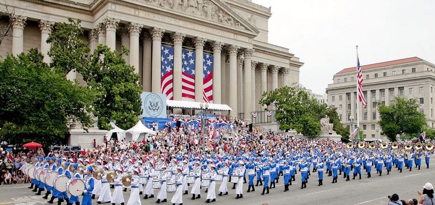 AMERICA: परेड के दौरान चली अंधाधुंध फायरिंग, 6 लोगों की मौत, कई घायल