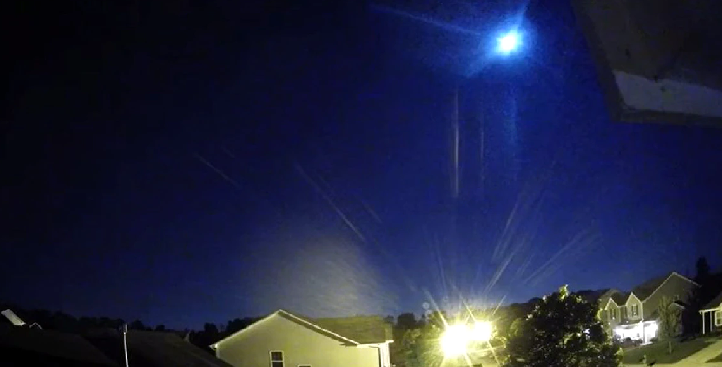 अमेरिका के आसमानों में दिखा एलियन का जहाज!  जानें क्या है पूरा मामला