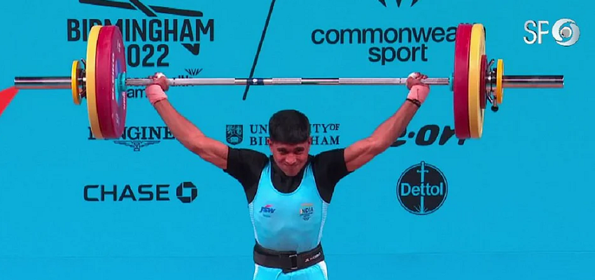 पान की दुकान से मेडल तक का सफर, जानें संकेत की 'संघर्ष कहानी'