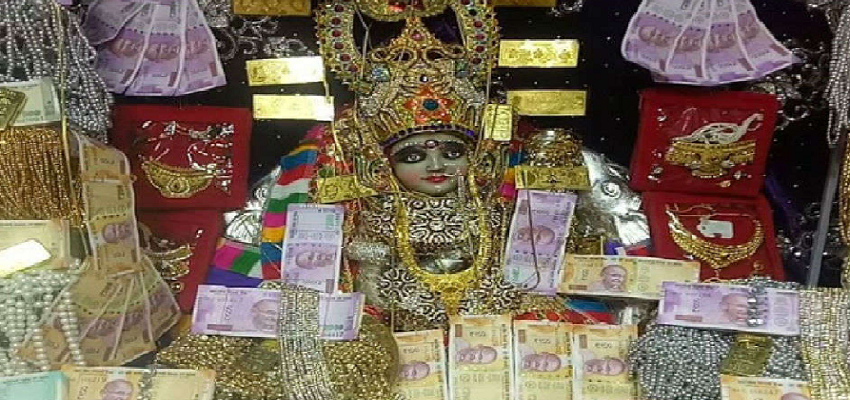 इस मंदिर में भक्तों को प्रसाद के रूप में दिए जाते है सोने-चांदी के गहने, क्या है इसके पीछे की वजह