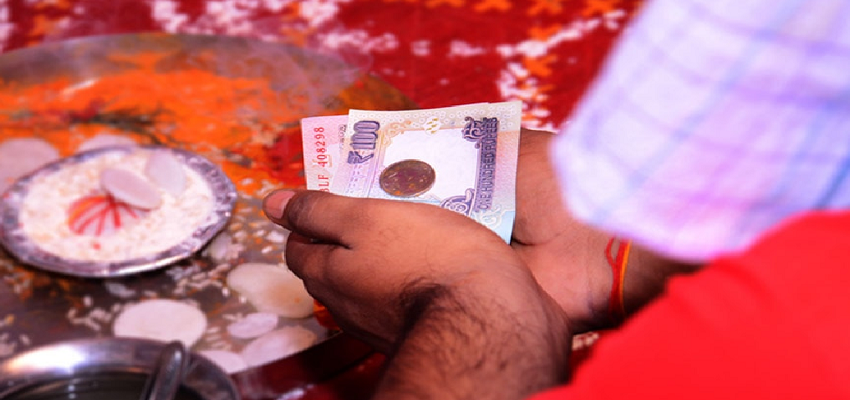 शगुन के लिफाफे में क्यों दिए जाते है एक रुपए के सिक्के, जानें इस रहस्य का सच