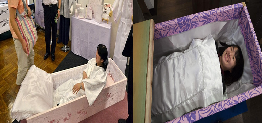 कब्रिस्तान में जमीन...कफन...ताबुक...इस देश में लोग पहले ही खरीद लेते है मौत में इस्तेमाल होने वाला सामान