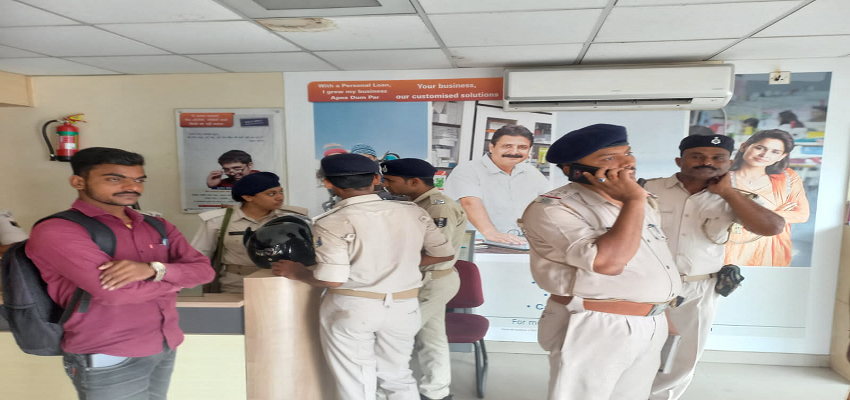 BIHAR: हथियार के बल पर दिनदहाड़े 15 लाख की लूट, जांच में जुटी पुलिस