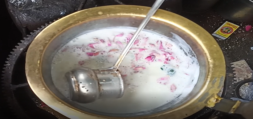 बादाम,गुलाब की पत्तियों वाली, खसखस,मसाले वाली चाय के आप भी हो जाओगे फैन, दूर-दूर तक है इसके चर्चे