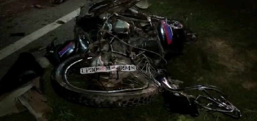UP: दर्दनाक सड़क हादसे में बाइक सवार 3 लोगों की मौत, पुलिस के छुटे पसीने