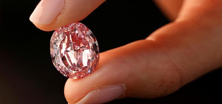 भारत के इस गुलाबी हीरे ने दी कोहिनूर को टक्कर, जानें कितनी है कीमत