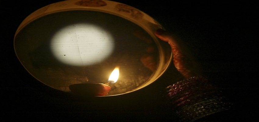 करवा चौथ व्रत में चांद की ही क्यों की जाती है पूजा, रामायण में बताया  गया है इसका कारण