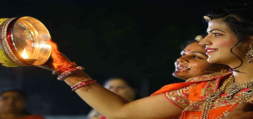 इन 16 श्रृंगार को इस्तेमाल करके करवा चौथ पर खुद को दुहल्न की तरह सावरे