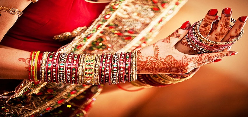 क्या आपका भी है पहला करवा चौथ का व्रत? भुलकर भी ना करें ये गलत