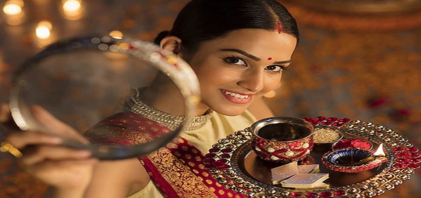 करवा चौथ 2022: ये टिप्स अपना कर महिलाएं खुद को भूख प्यास से रखती है दूर, जाने इस खबर में पूरी जानकारी