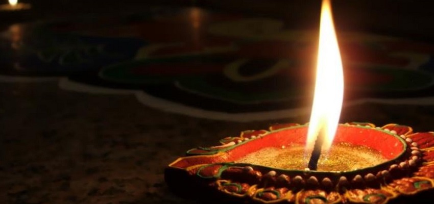 दिवाली के दिन कैसे करें महालक्ष्मी को प्रसन्न, पूरे साल घर में रहेगी धन की बरकत