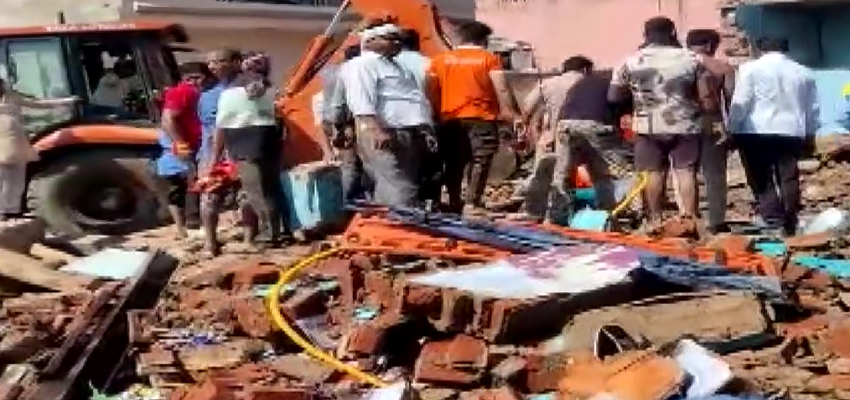 अवैध पटाखा फैक्ट्री में हुआ जबरदस्त ब्लास्ट, 3 लोगों की मौत, 7 घायल