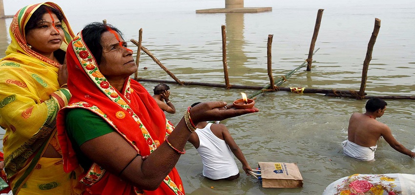 CHHATH PUJA 2022: देश में उगते सूर्य के साथ सम्पन्न हुई छठ पूजा