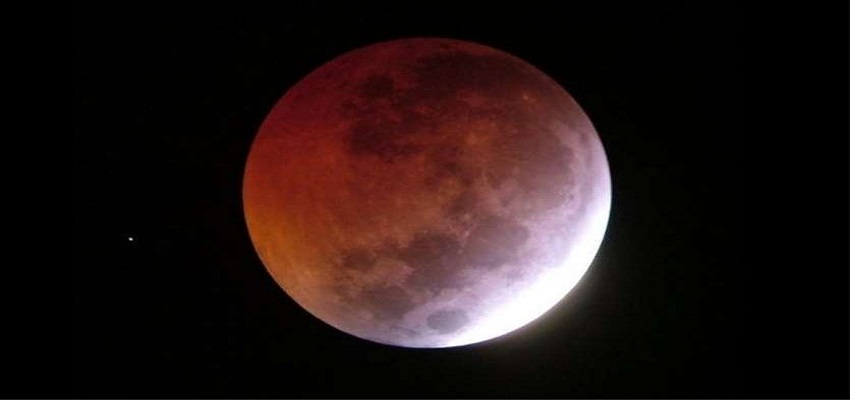 चंद्र ग्रहण के दिन करें इन मंत्रों का जाप, सभी मनोकामनाएं होंगी पूरी