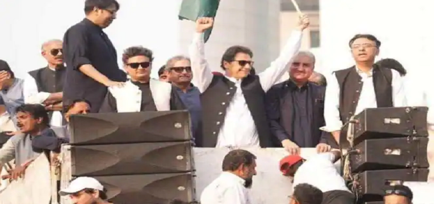 पाकिस्तान में फिर से लगने जा रहा है ‘मार्शल लॉ’! टीवी चैनलों पर इमरान खान के भाषणों के प्रसारण पर लगी रोक