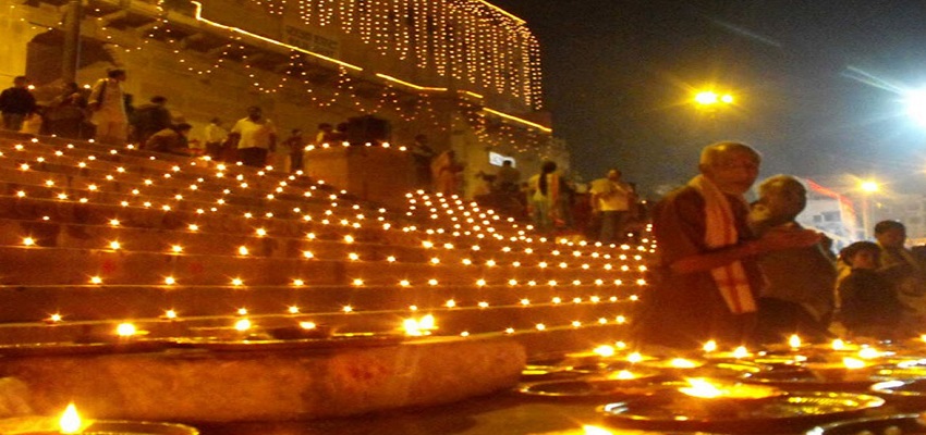 DEV DEEPAWALI 2022: देश में आज मनाई जा रही है देव दीपावली, जानें दीपदान और कृत्तिकाओं के पूजन का महत्व