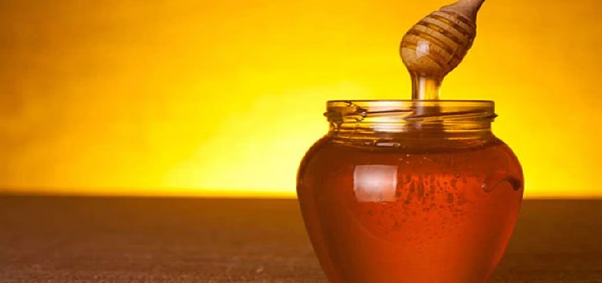 रात में शहद खाकर सोने से होते है अनेकों फायदे, इन बीमारियों से मिलता है निजात