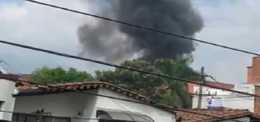 COLOMBIA:  घर में जा घुसा छोटा विमान, हादसे में चालक समेत 8 लोगों की मौत