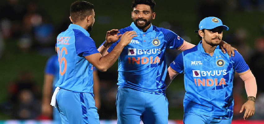 भारतीय खिलाड़ियों ने न्यूजीलैंड का किया पैकअप, 3 ओवर में खोए आखिरी 7 विकेट