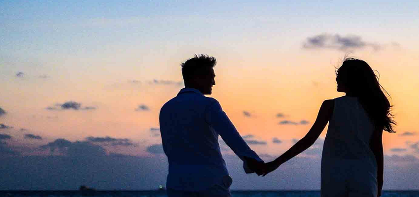 रिलेशनशिप में AGE डिफरेंस से होते है अनेक फायदे, जानें