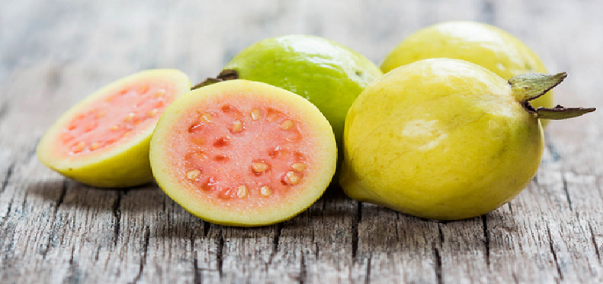 अमरूद के सेवन से होते हैं ढेरों फायदे, कई बीमारियों को रखता है दूर