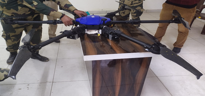 भारतीय सीमा में पाकिस्तान से भेजा ड्रोन बरामद, खेत में पड़ी 5 किलो हेरोइन भी मिली