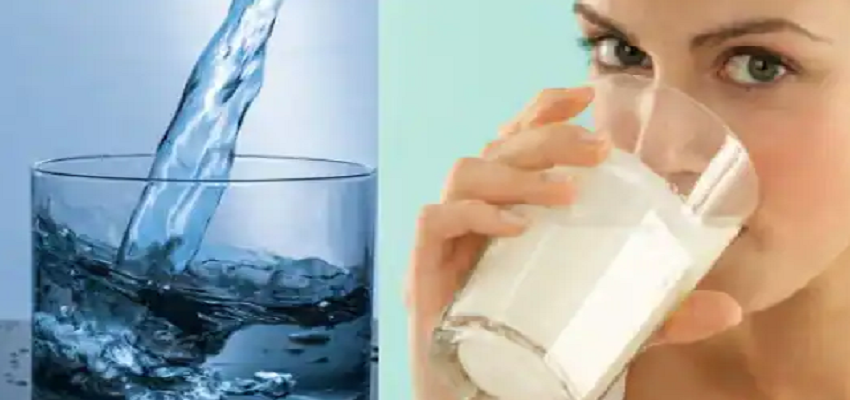 पानी को बैठकर और दूध को खड़े होकर पीना चाहिए? जानें इसके पीछे का लॉजिक
