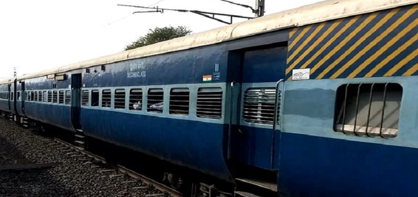 यात्रीगण कृपया ध्यान दे...यूं ही नहीं लिखे होते ट्रेन के डिब्बों पर ये कोड्स