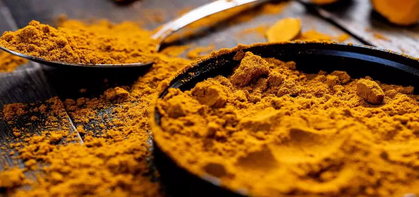 हल्दी रखती हैं आपको कई गंभीर बीमारियों से दूर, इस तरह करें सर्दी में इसका सेवन