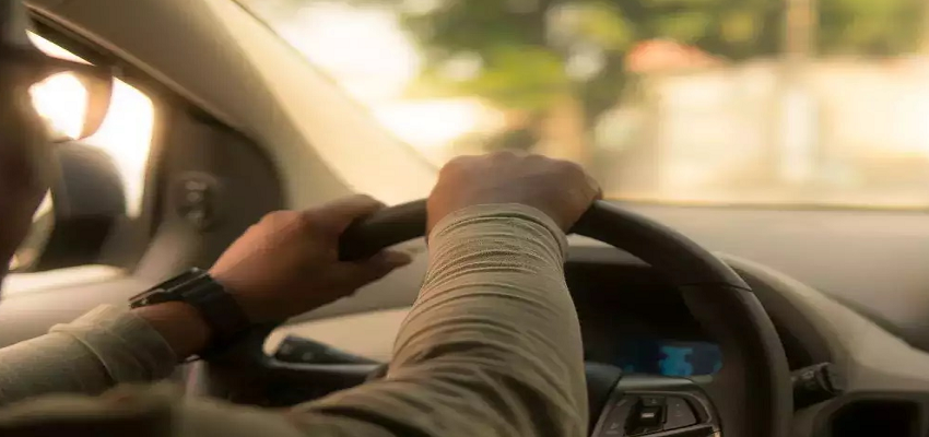 पत्नी को बीच सड़क पर छोड़कर पति ने तय किया 160 किलोमीटर का सफर, फिर पत्नी ने किया ये काम