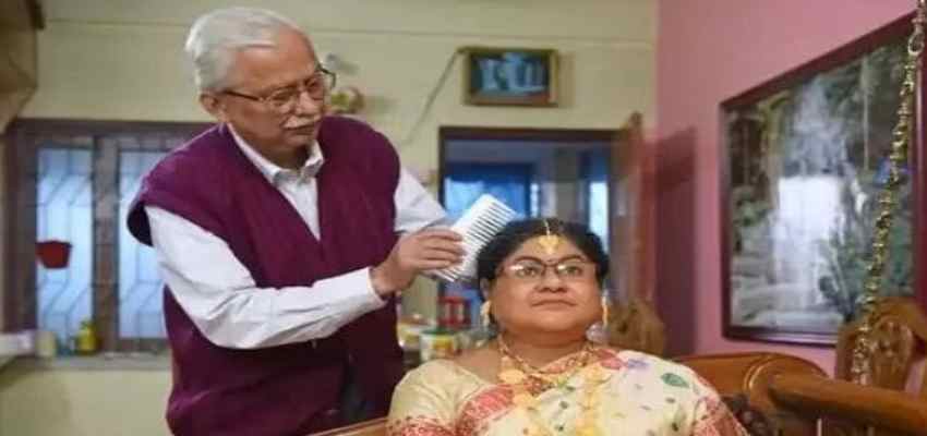 प्यार हो तो ऐसा! सिल्क की साड़ी...सोने के जेवर...पत्नी की मौत के बाद पति ने बनवा डाला हुबहू पुतला