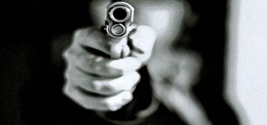 Delhi: 16 साल की नाबालिग रेप पीड़िता ने आरोपी की मां को मारी गोली