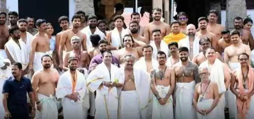 IND vs SL: तीसरे वनडे से पहले टीम इंडिया ने तिरुवनंतपुरम मंदिर के किए दर्शन, पारंपरिक पोशाक में नजर आए खिलाड़ी