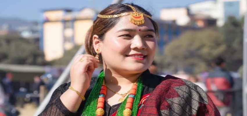 Nepal Plane Crash: विमान हादसे में नेपाल की लोक गायिका नीरा छन्तयाल की मौत