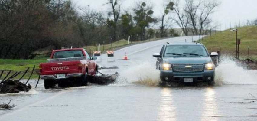 California flood storm: बाढ़ में डूबने, पेड़ गिरने से 19 लोगों की मौत, कैलिफोर्निया में बाढ़ का कहर जारी