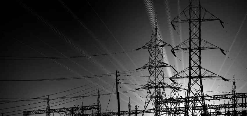 Grid Fail in Pakistan: अंधेरे में डूबा पाकिस्तान, इस्लामाबाद से लेकर करांची तक बिजली गुल