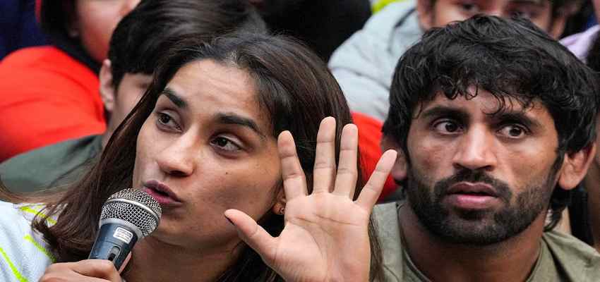 WFI CONTROVERSY: पहलवानों को सरकार द्वारा बनाई समिति नहीं आई पसंद, कर रहे भंग करने की अपील