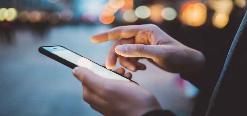 Smartphone Hygiene : 17 हज़ार बैक्टीरिया का ठिकाना है आपका स्मार्ट फोन!