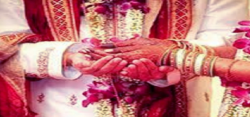 शादी में दूल्हा कर रहा था बार-बार ये हरकत, पिता ने जड़ दिया थप्पड़, फिर...