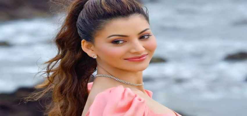 उर्वशी रौतेला पर चढ़ा Besharam Rang, किंग खान ने लिए एक्ट्रेस ने लिखी ये बात