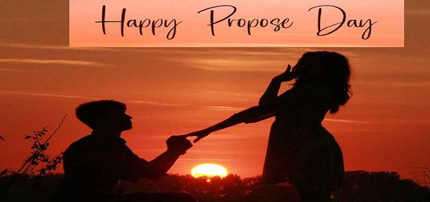 PROPOSE करने के लिए घुटनों पर ही क्यों बैठा जाता है? जानें इसके पीछे की वजह