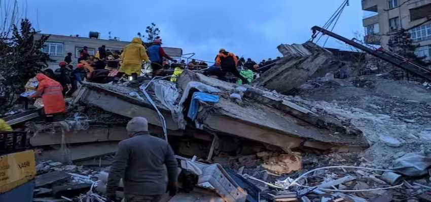 Turkey Earthquake: तुर्की भूकंप में फंसे 10 भारतीय लोग, विदेश मंत्रालय ने दिया बड़ा बयान