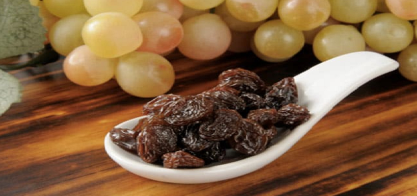 Black Raisins : काले किशमिश खाने से होते है ये फायदे, शरीर को पहुंचाता है अनेक लाभ